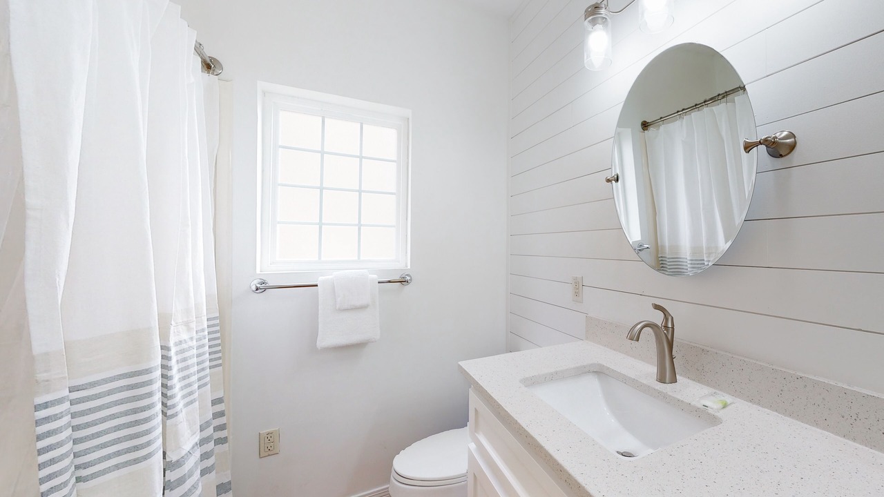 Photo of Bathroom in Dauphin Island