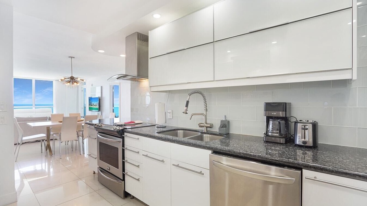 Photo of Kitchen in Hollywood South Central Beach