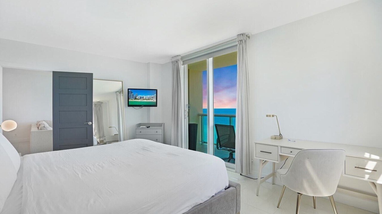Photo of Bedroom in Hollywood South Central Beach