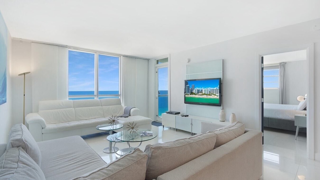 Photo of Livingroom in Hollywood South Central Beach