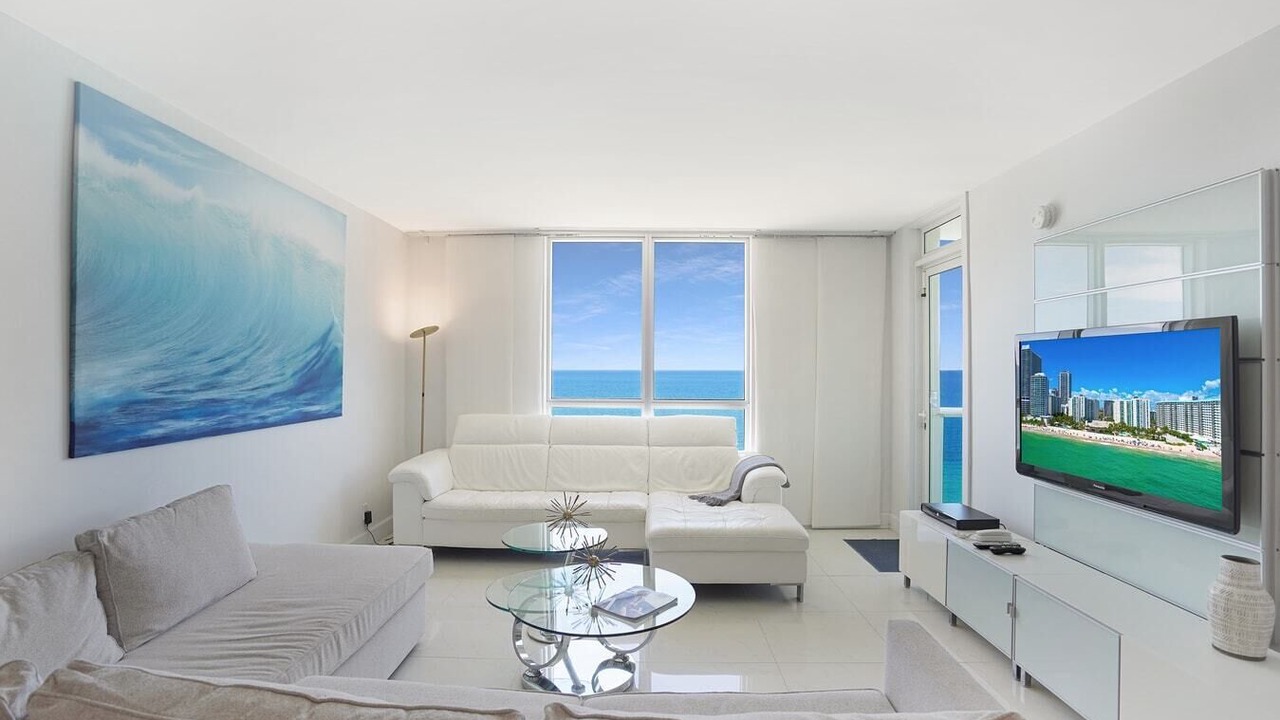 Photo of Livingroom in Hollywood South Central Beach