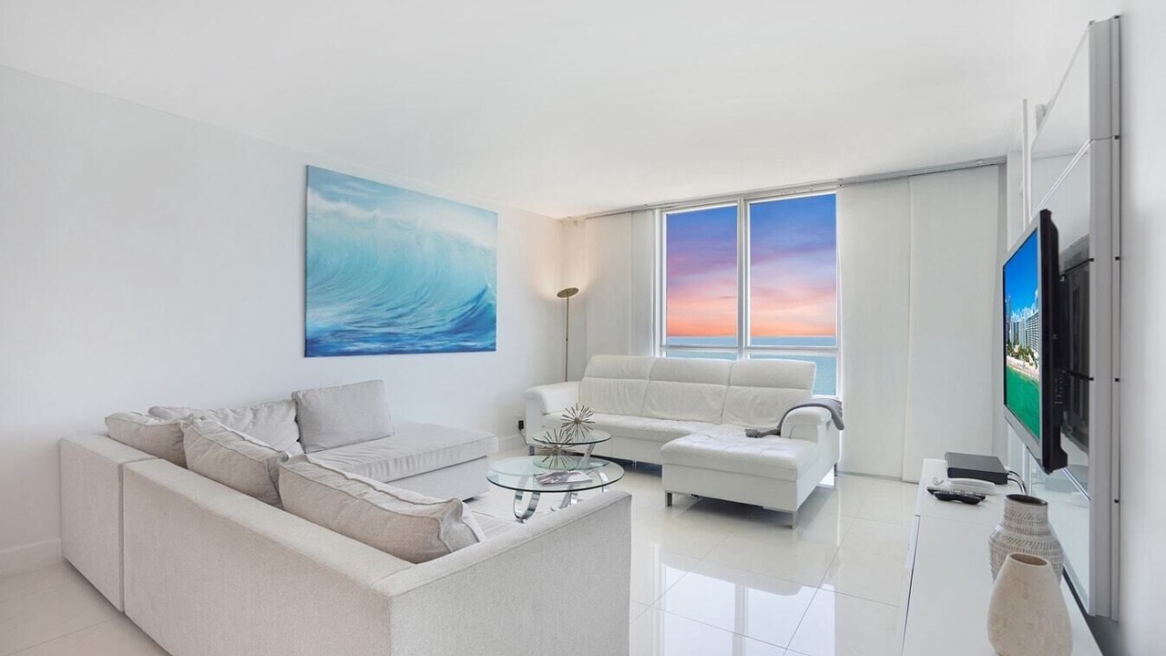 Photo of Bedroom in Hollywood South Central Beach