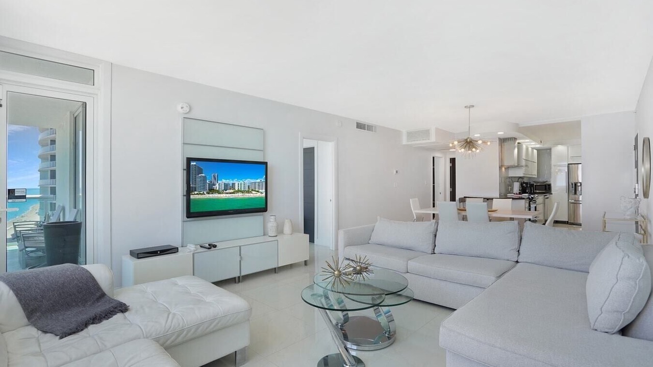 Photo of Livingroom in Hollywood South Central Beach