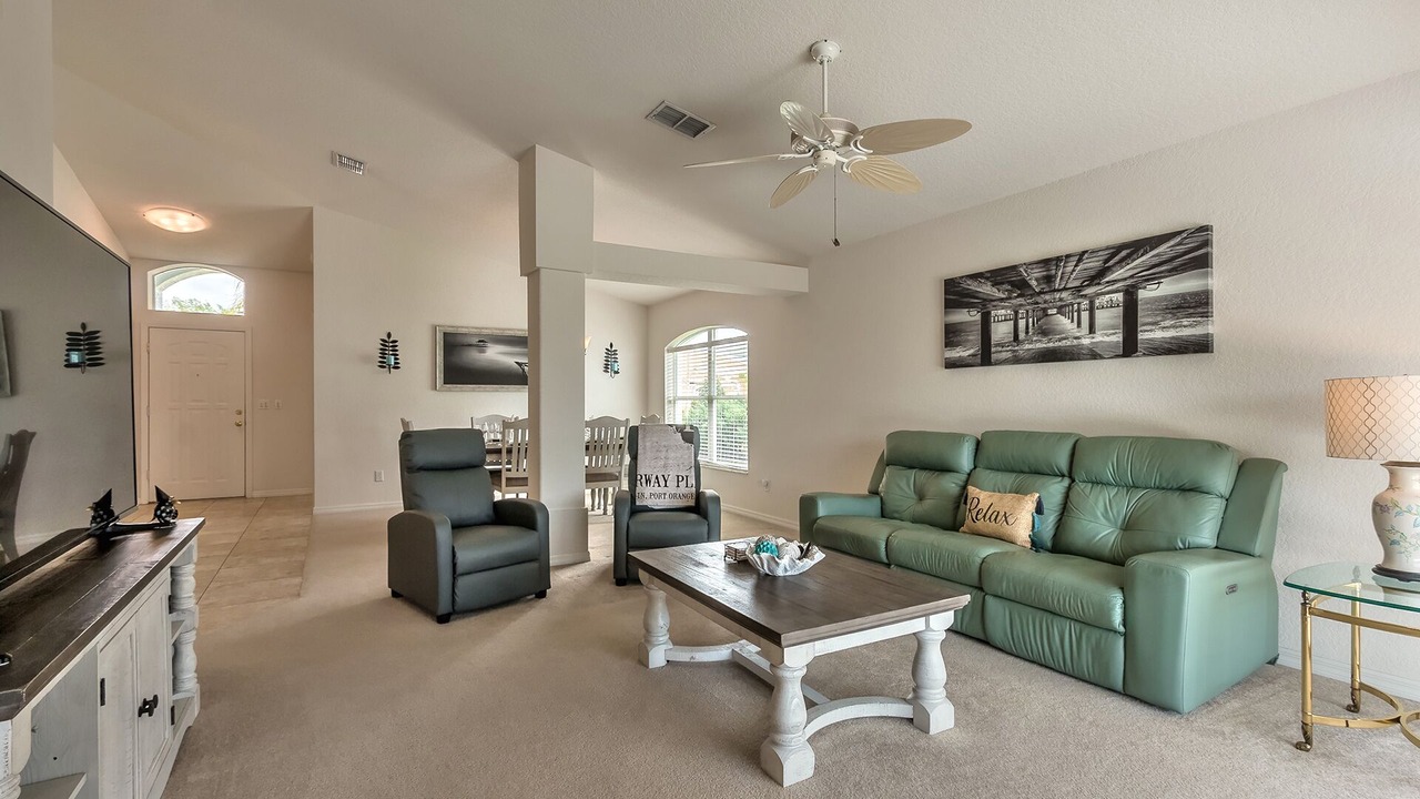 Photo of Livingroom in Samsula-Spruce Creek