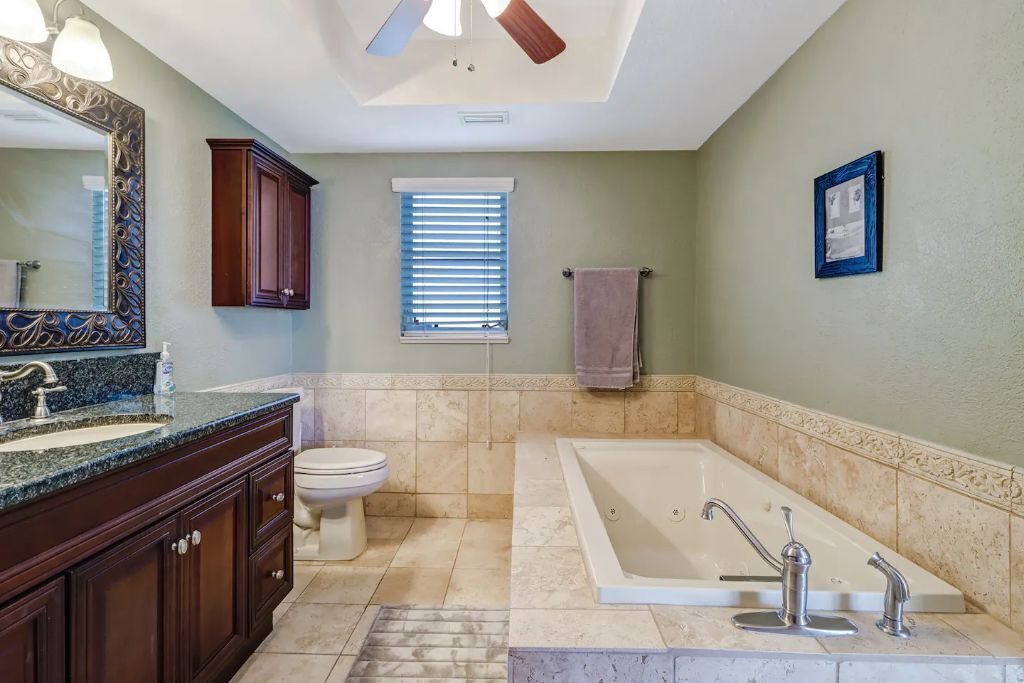 Photo of Bathroom in Gulf Cove