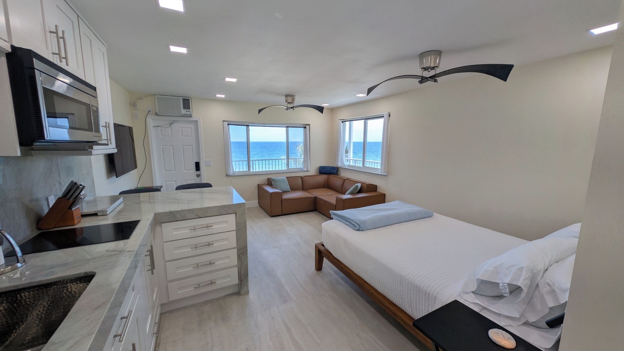 Photo of Bedroom in Lauderdale-by-the-Sea