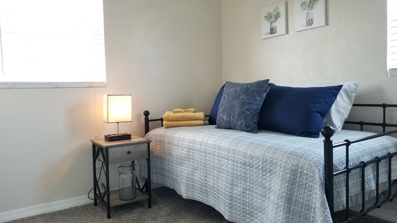 Photo of Bedroom in Carver City - Lincoln Gardens