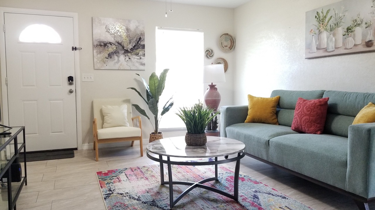 Photo of Livingroom in Carver City - Lincoln Gardens