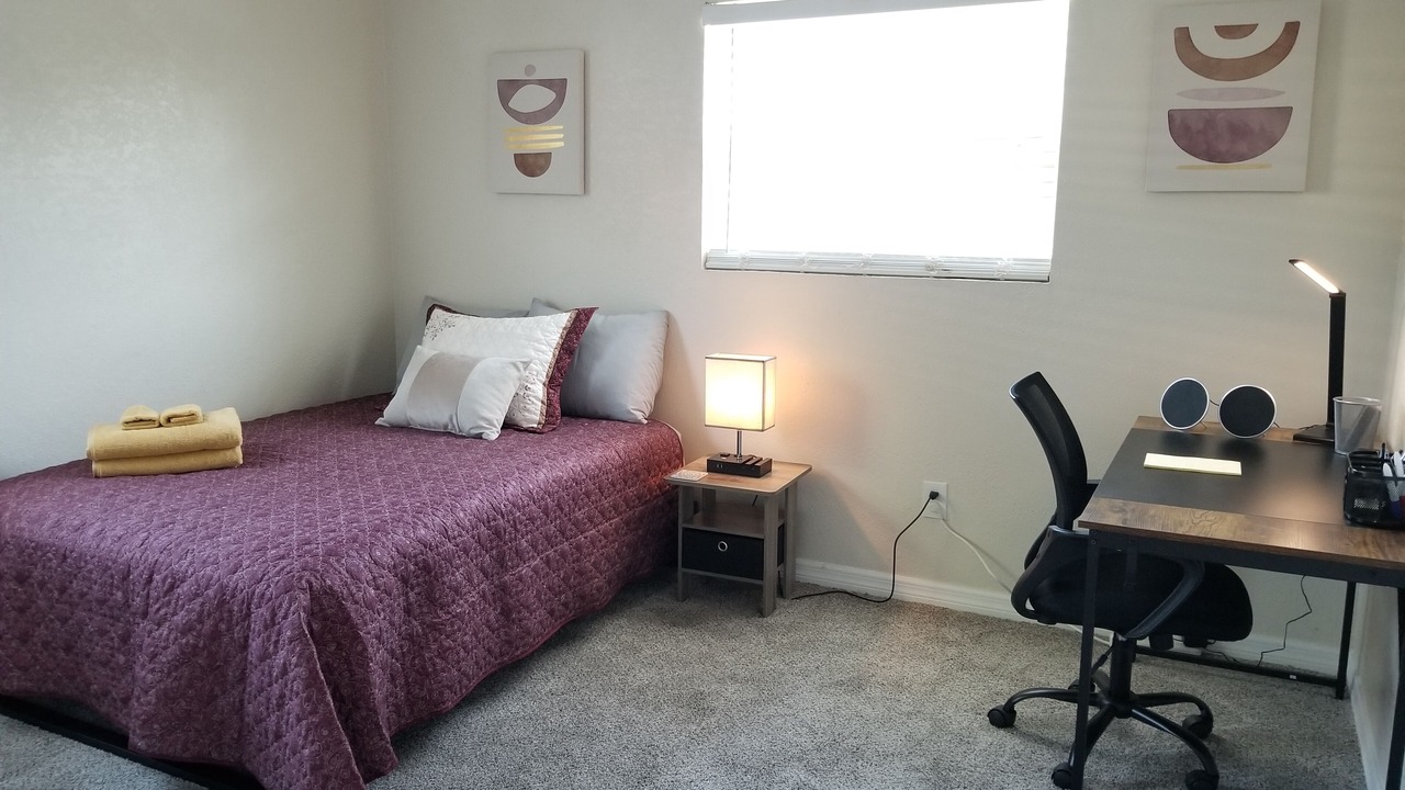 Photo of Bedroom in Carver City - Lincoln Gardens
