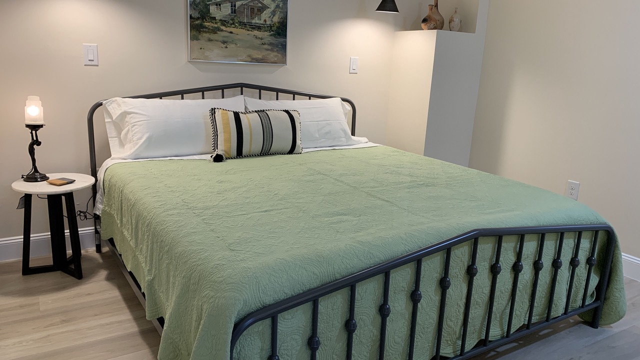Photo of Bedroom in Altamont Manor