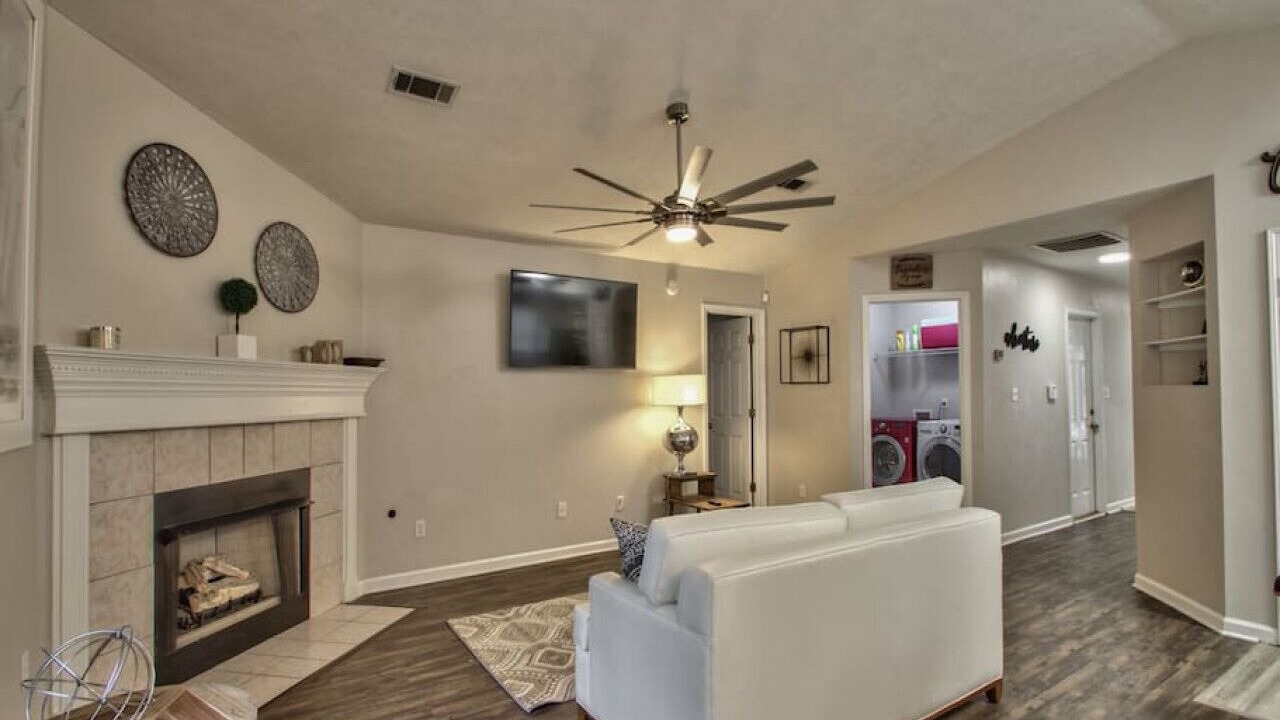 Photo of Livingroom in Tallahassee