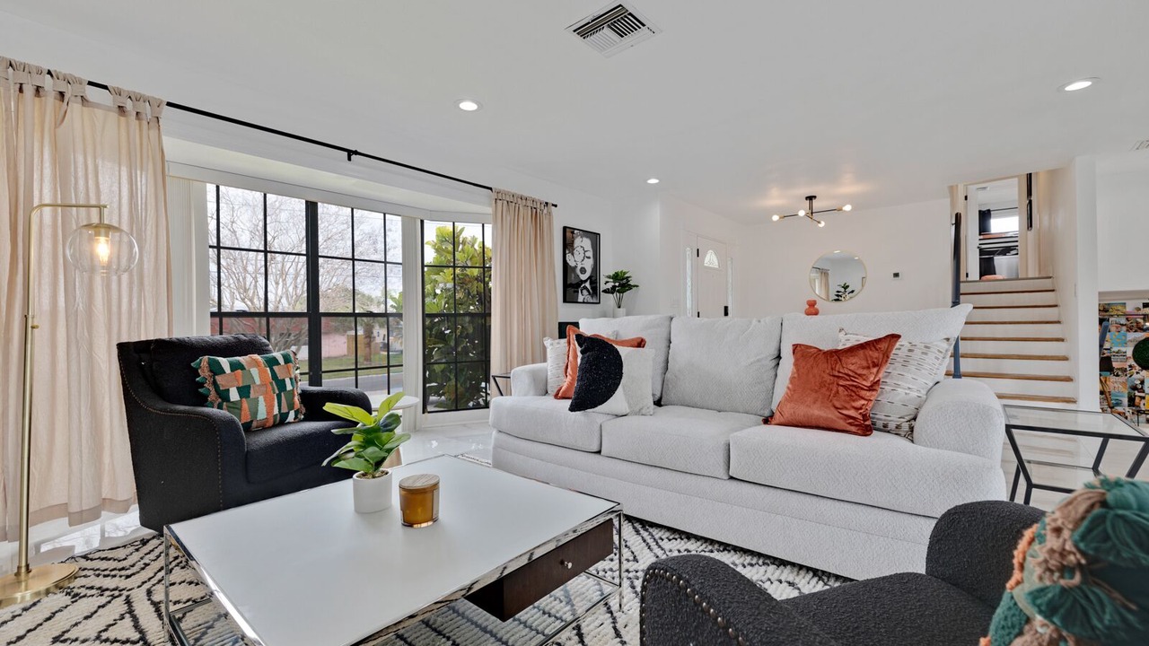 Photo of Livingroom in Harbor Hills