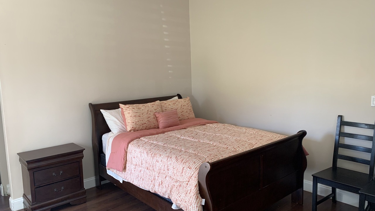 Photo of Bedroom in Ludlam