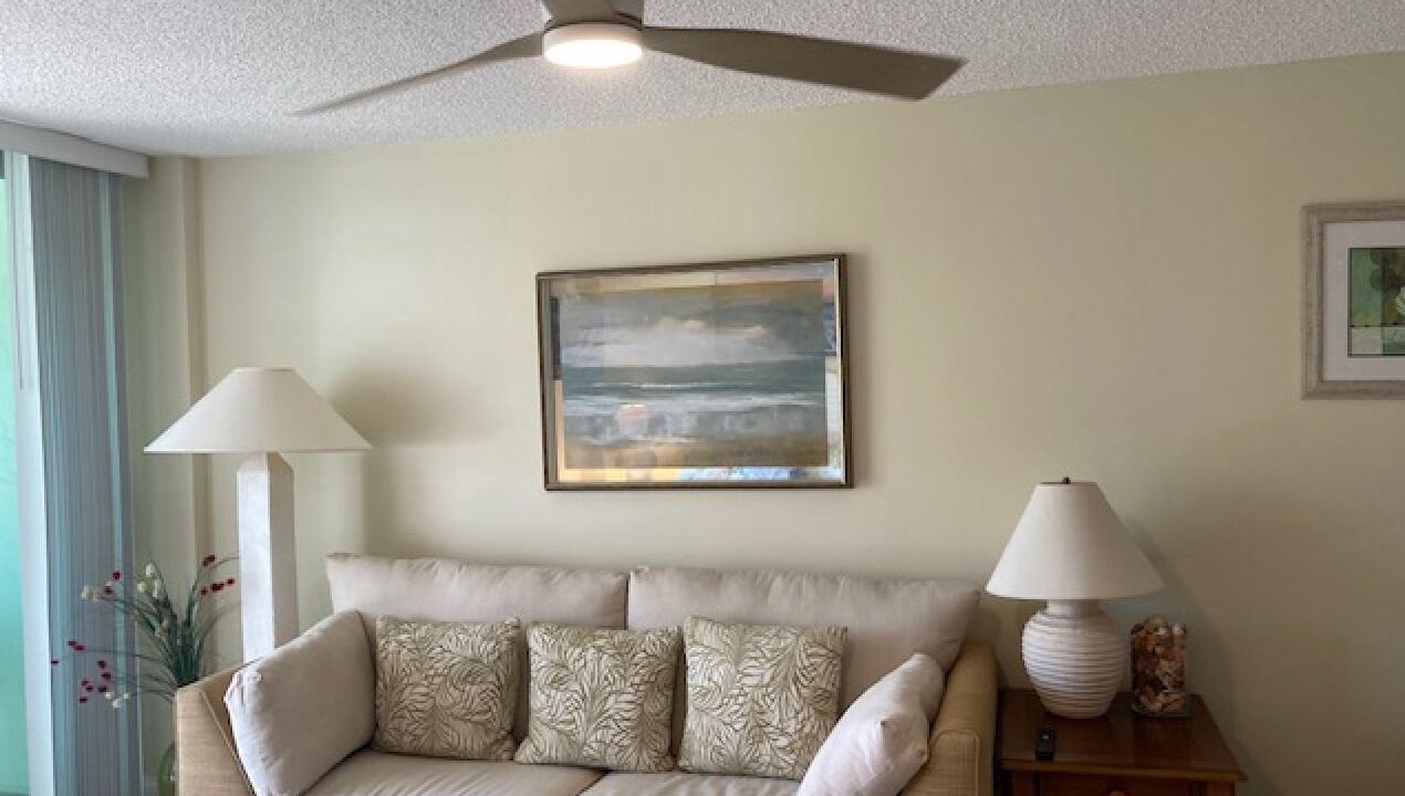 Photo of Livingroom in Vanderbilt Beach