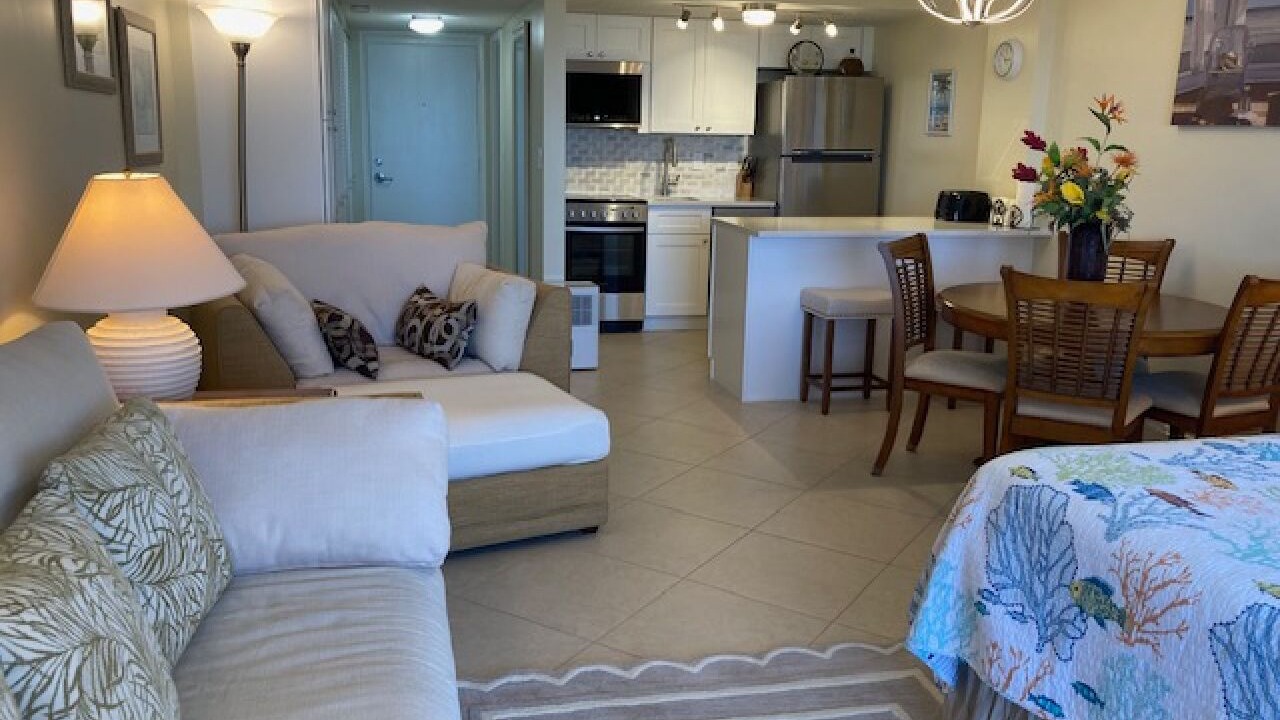 Photo of Livingroom in Vanderbilt Beach