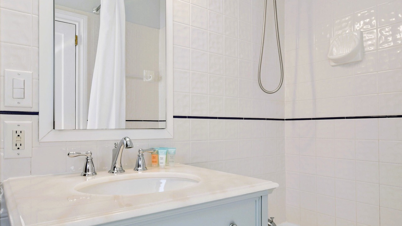 Photo of Bathroom in Lake Park