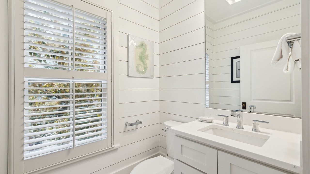 Photo of Bathroom in Beach District
