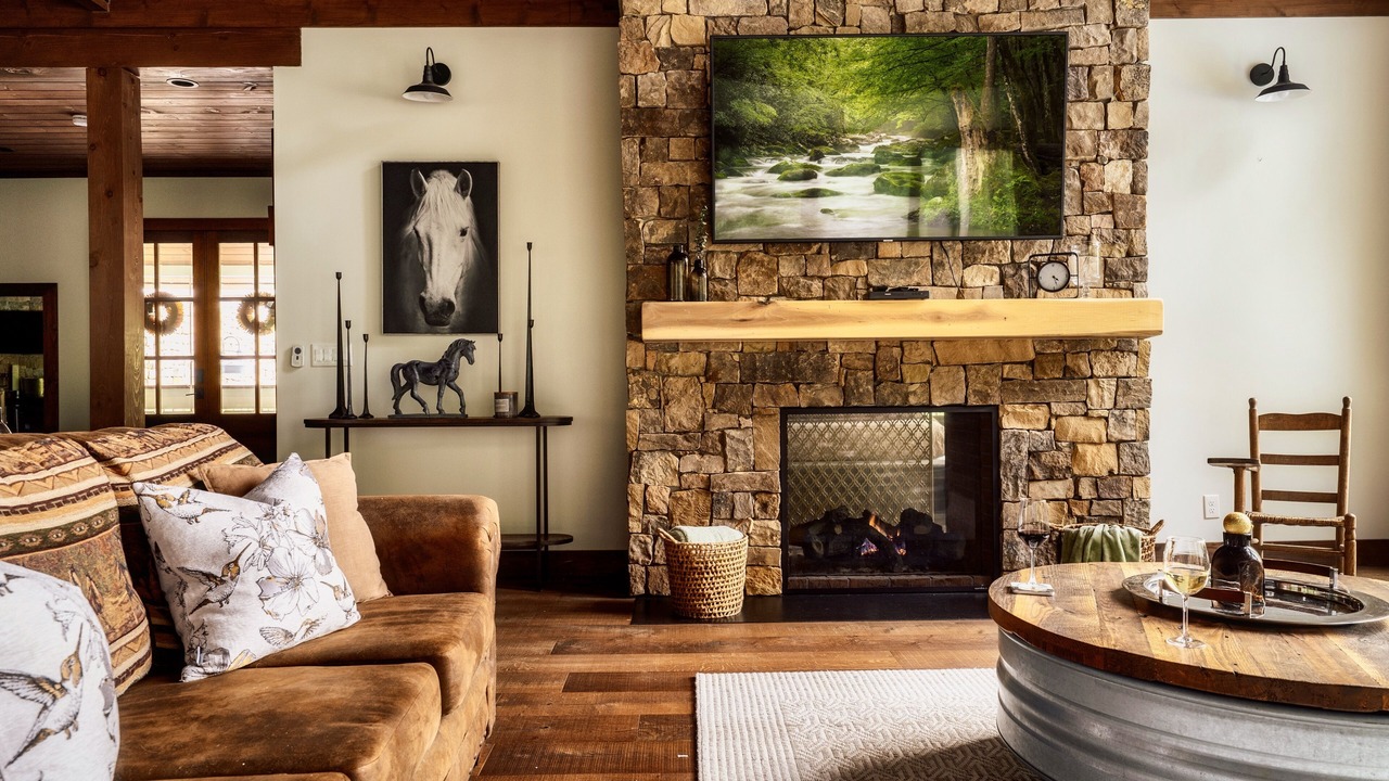 Photo of Livingroom in Pittman Center
