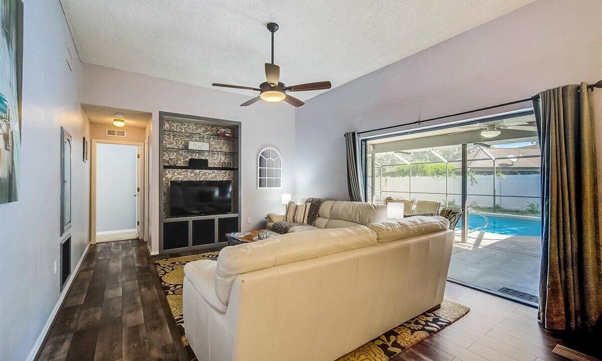 Photo of Livingroom in Country Oaks
