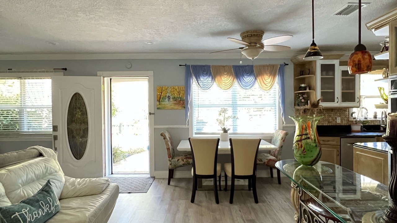 Photo of Livingroom in Ozona