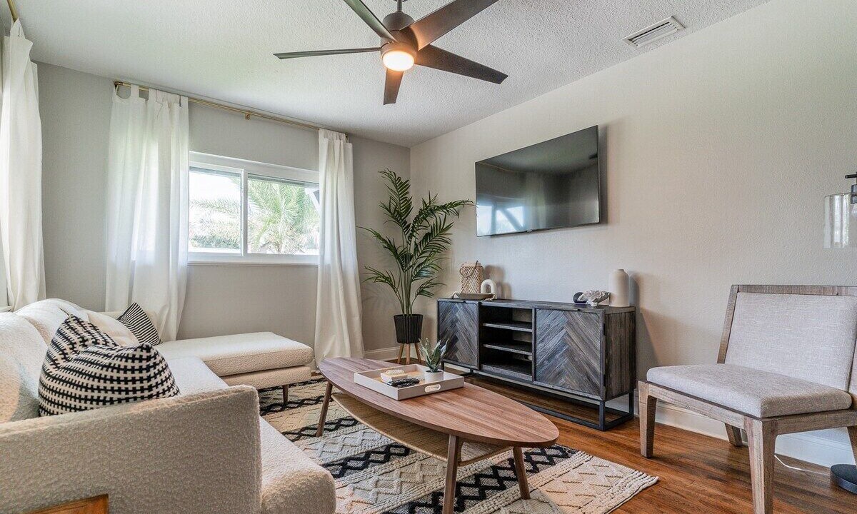 Photo of Livingroom in Jacksonville Beach