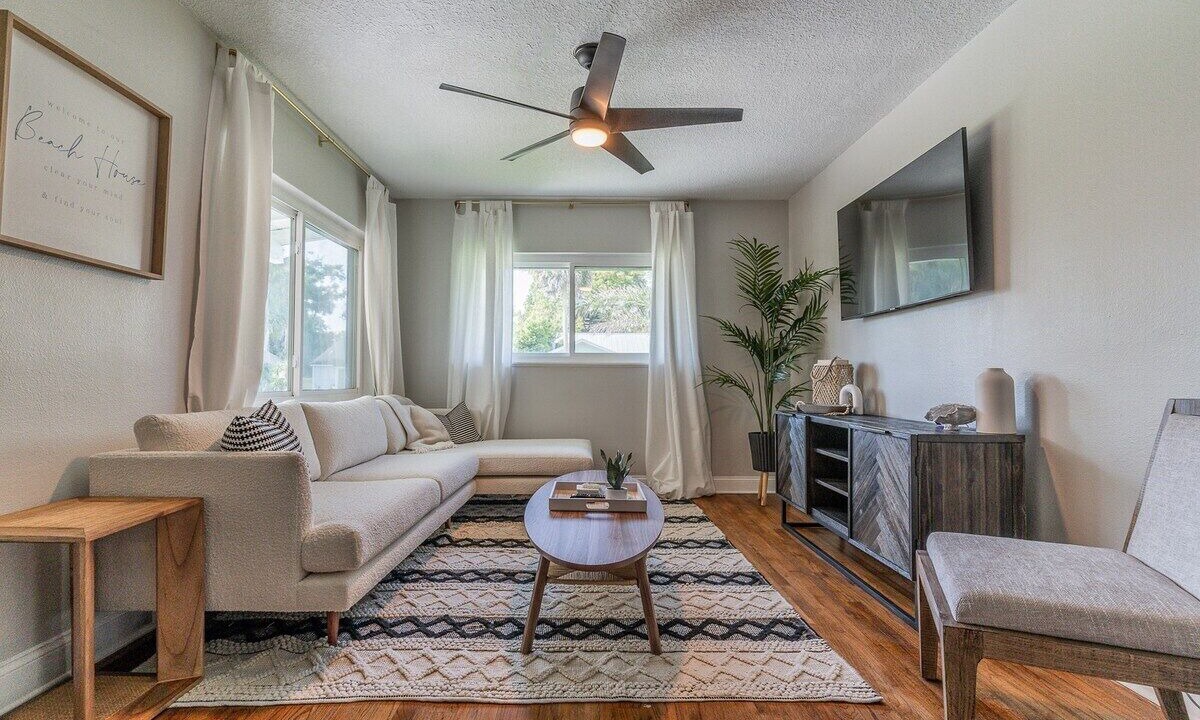 Photo of Livingroom in Jacksonville Beach