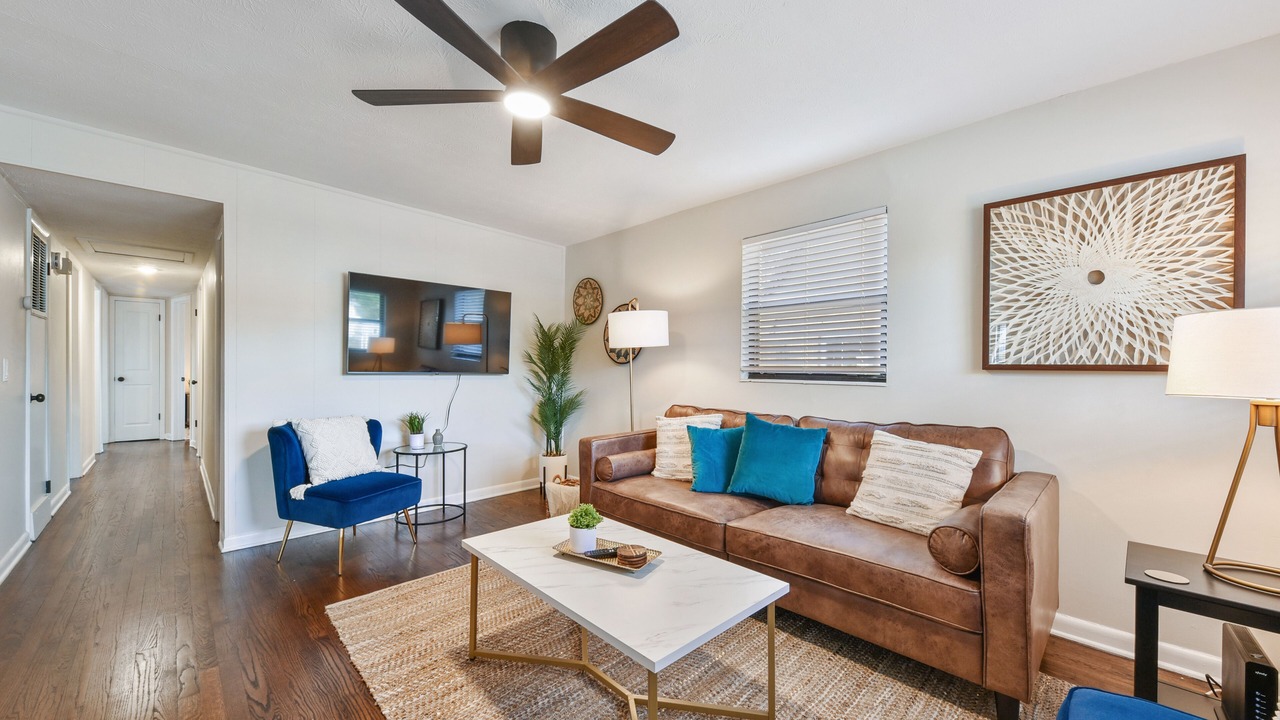 Photo of Livingroom in Lakeshore South