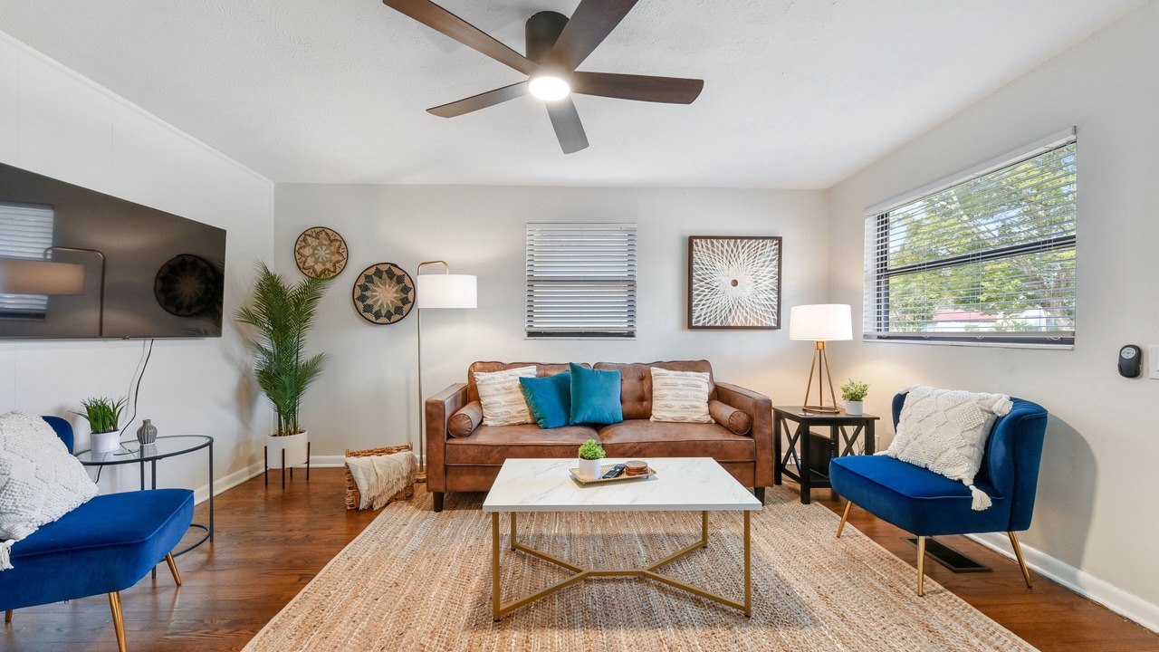 Photo of Livingroom in Lakeshore South