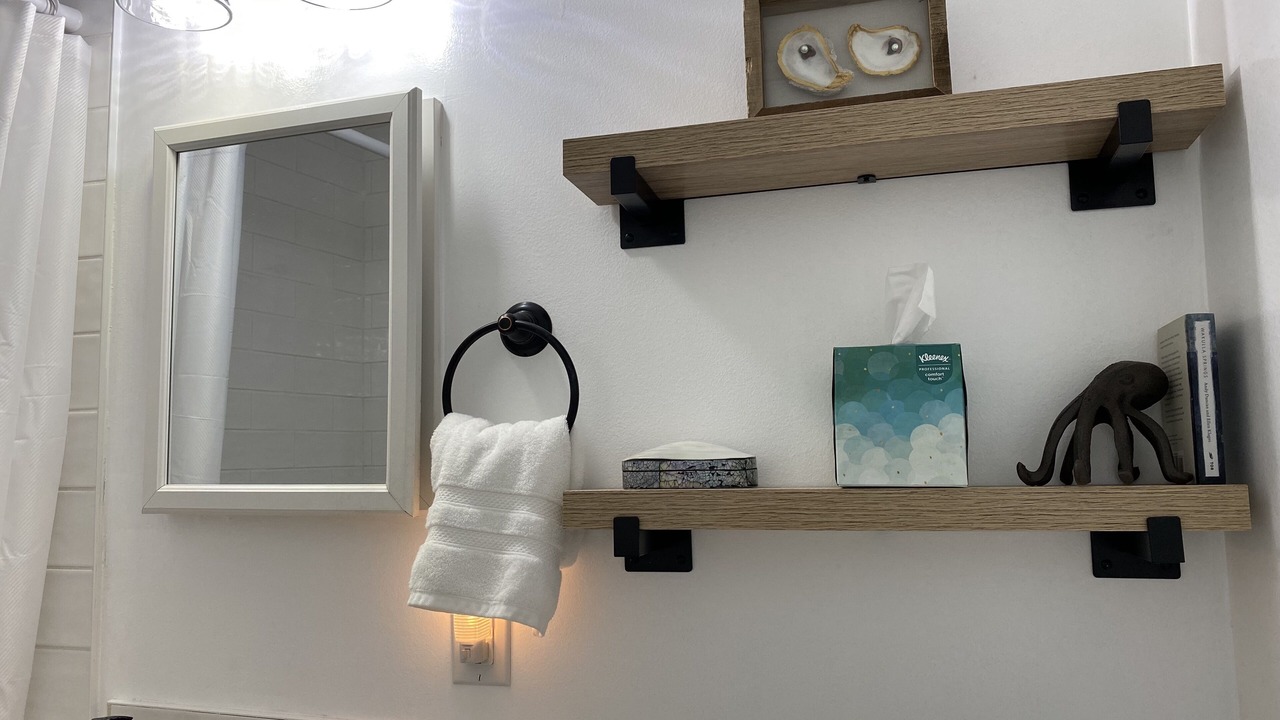 Photo of Bathroom in Eastpoint