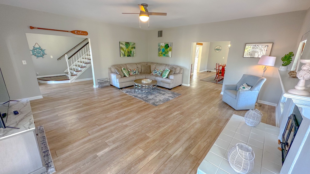 Photo of Livingroom in Bell