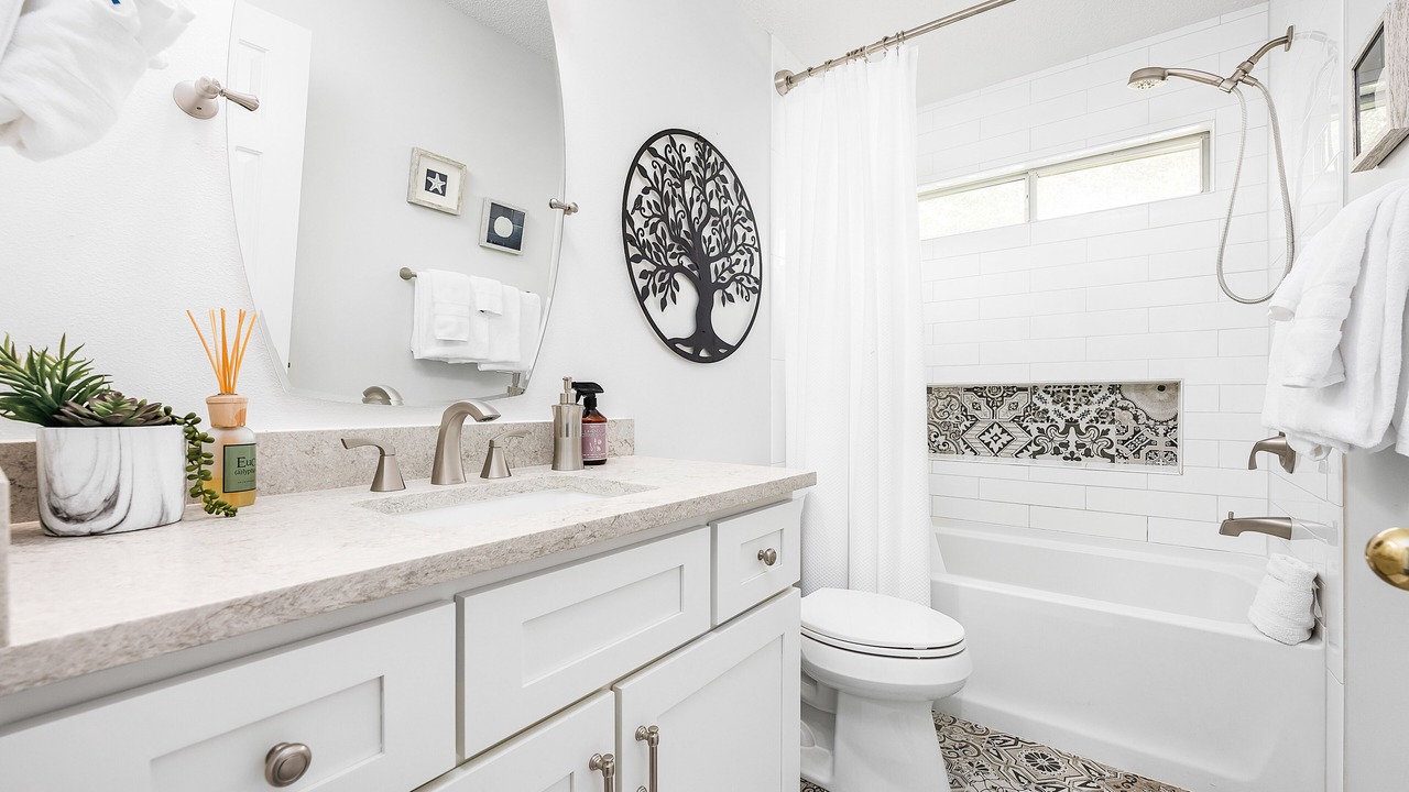 Photo of Bathroom in Avalon Beach Estates