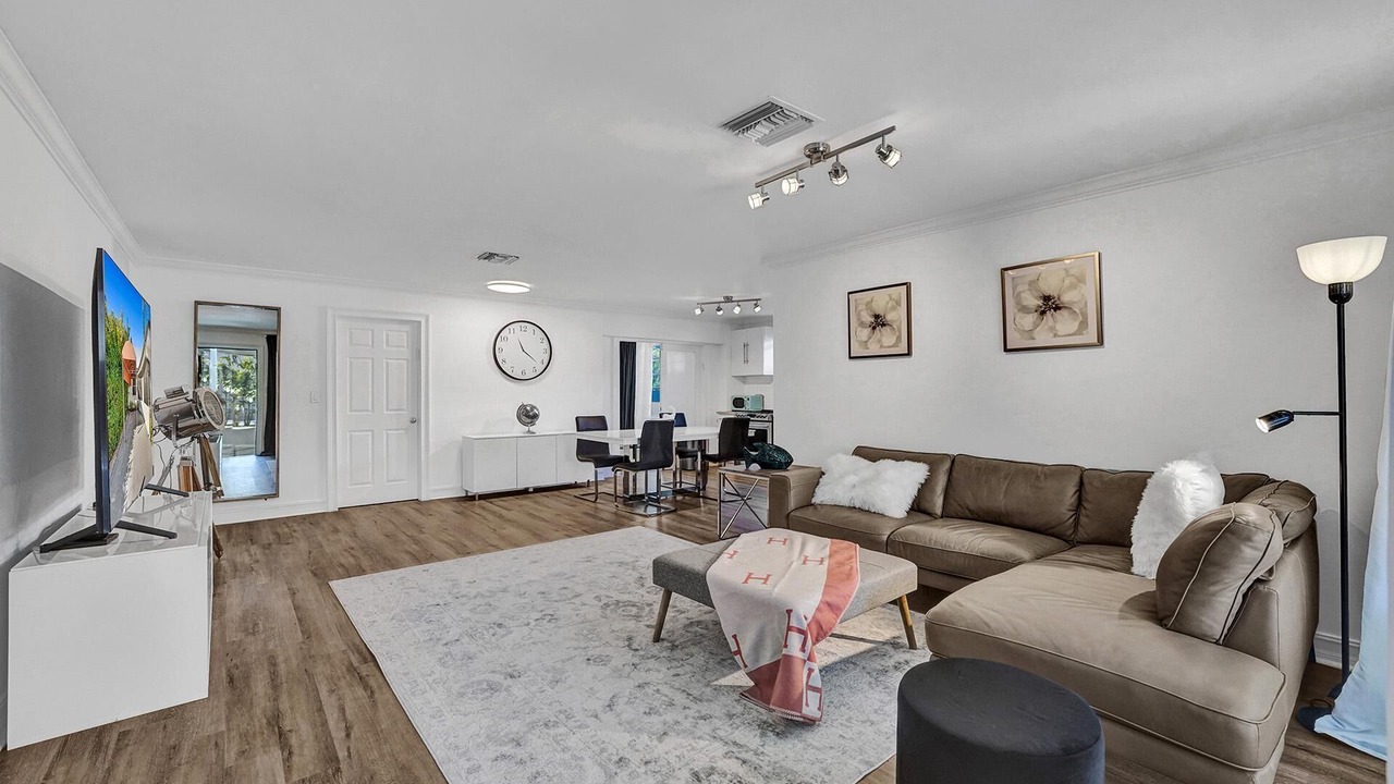 Photo of Livingroom in Surfside
