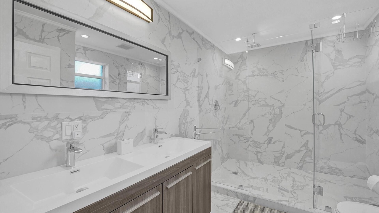 Photo of Bathroom in Surfside