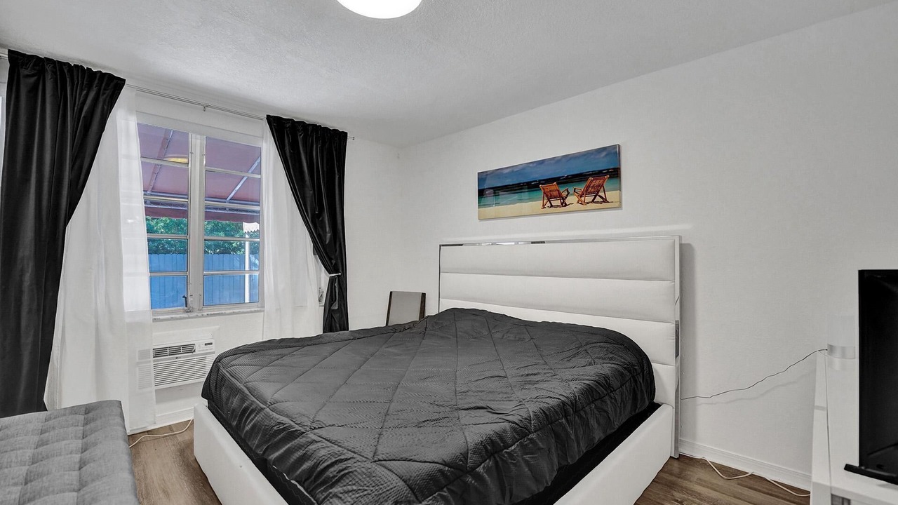Photo of Bedroom in Surfside