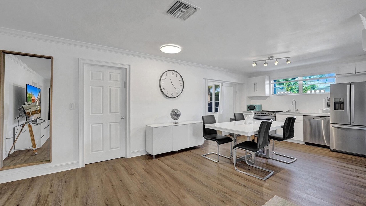 Photo of Bedroom in Surfside