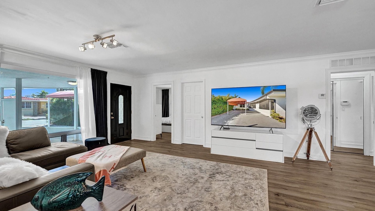 Photo of Livingroom in Surfside