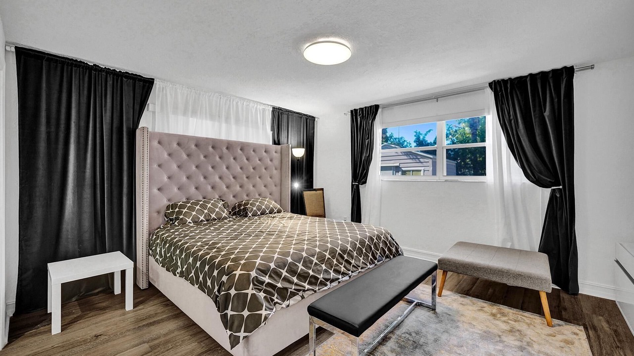 Photo of Bedroom in Surfside