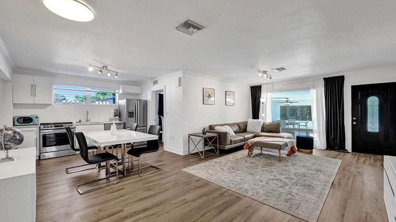 Photo of Livingroom in Surfside