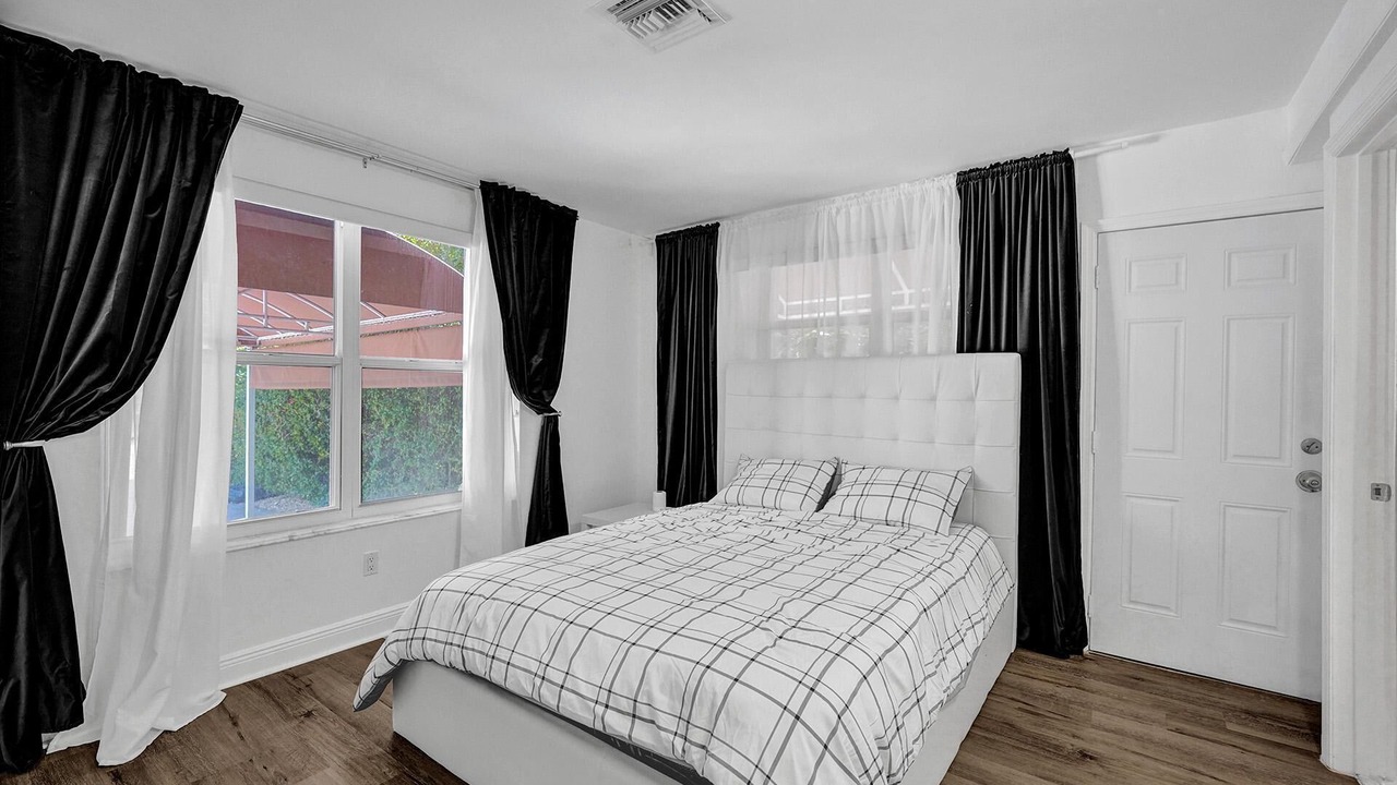 Photo of Bedroom in Surfside