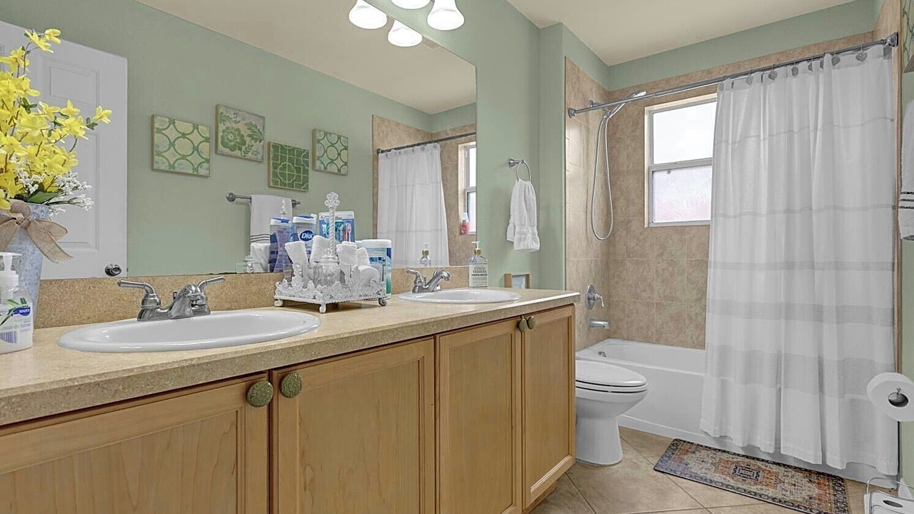 Photo of Bathroom in Candler