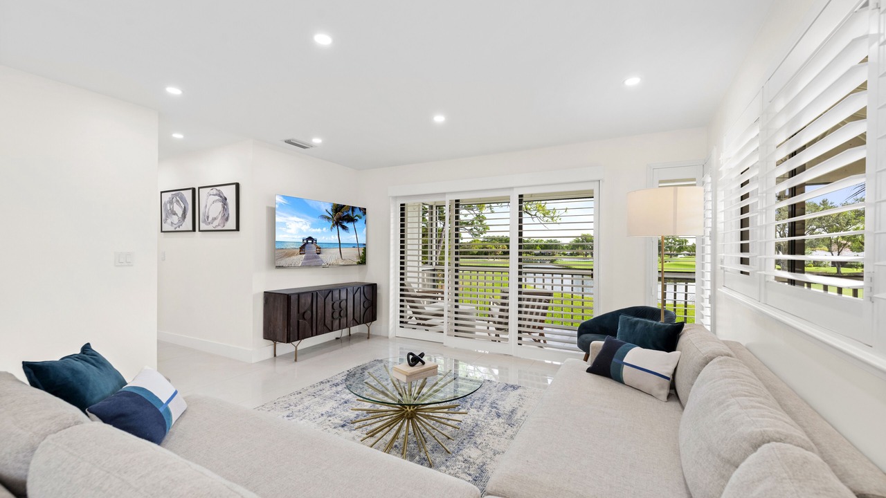 Photo of Livingroom in Hunt Club