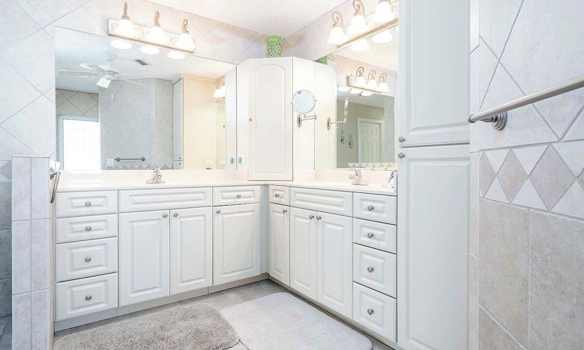 Photo of Bathroom in Yacht Club