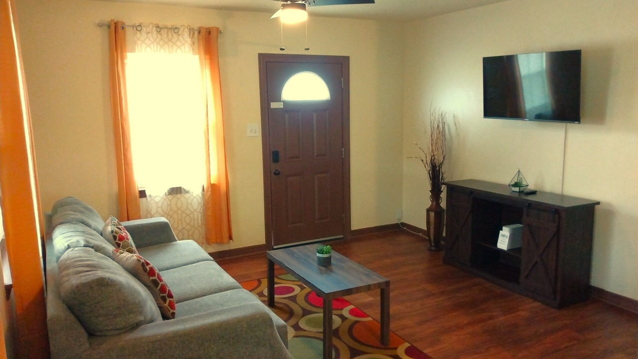 Photo of Livingroom in Ensley