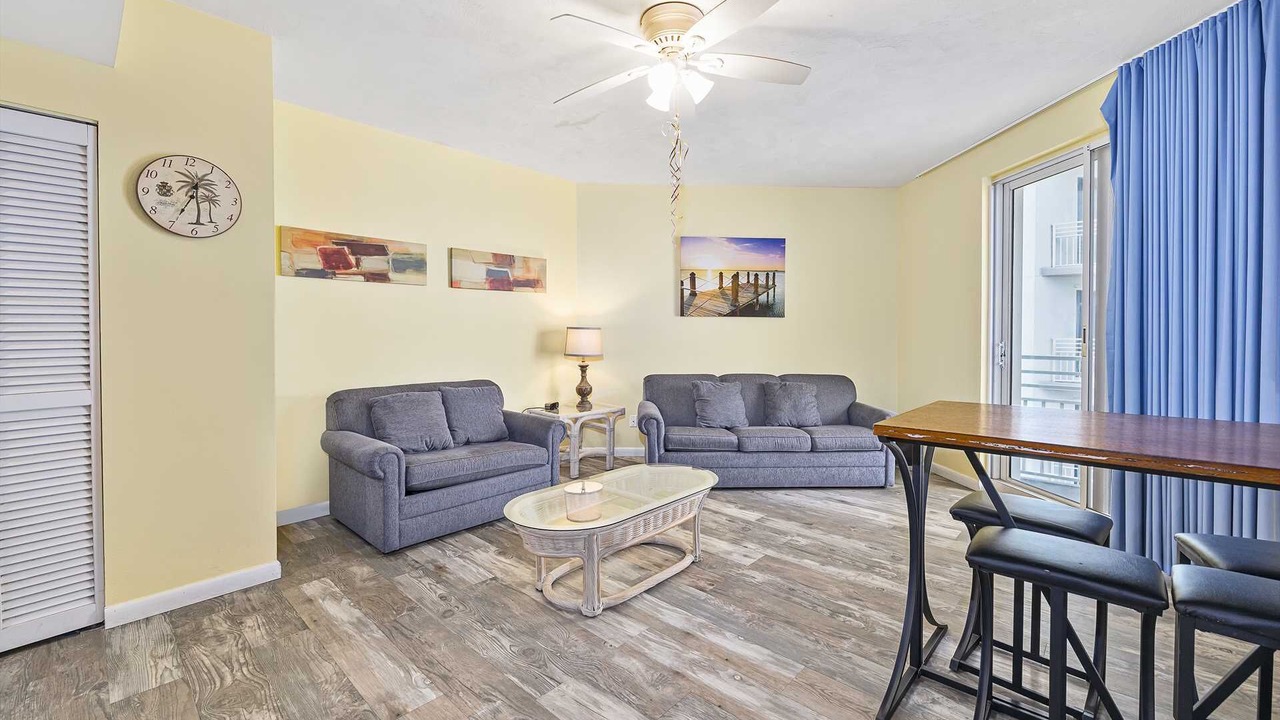 Photo of Livingroom in Brush - Stewarts