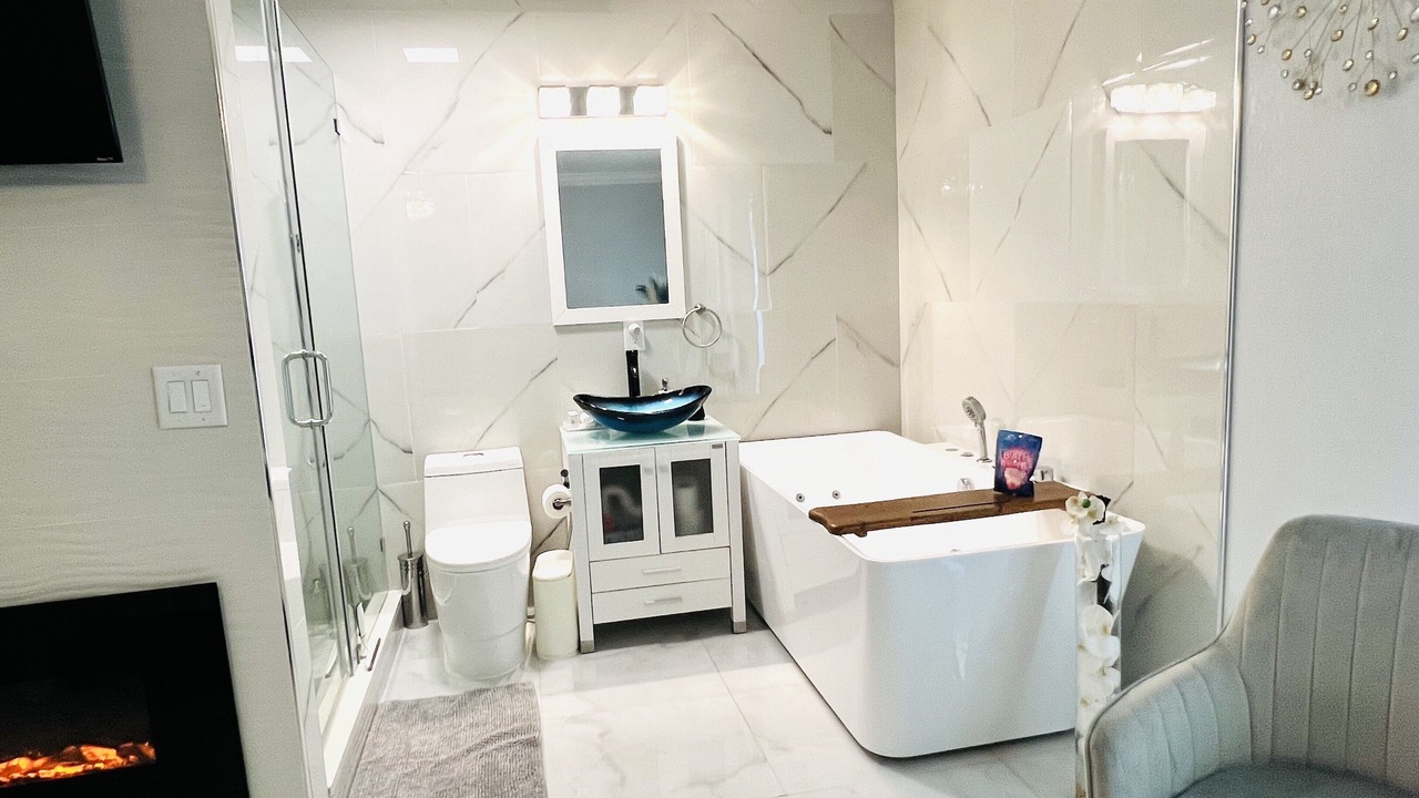 Photo of Bathroom in Lake Magdalene