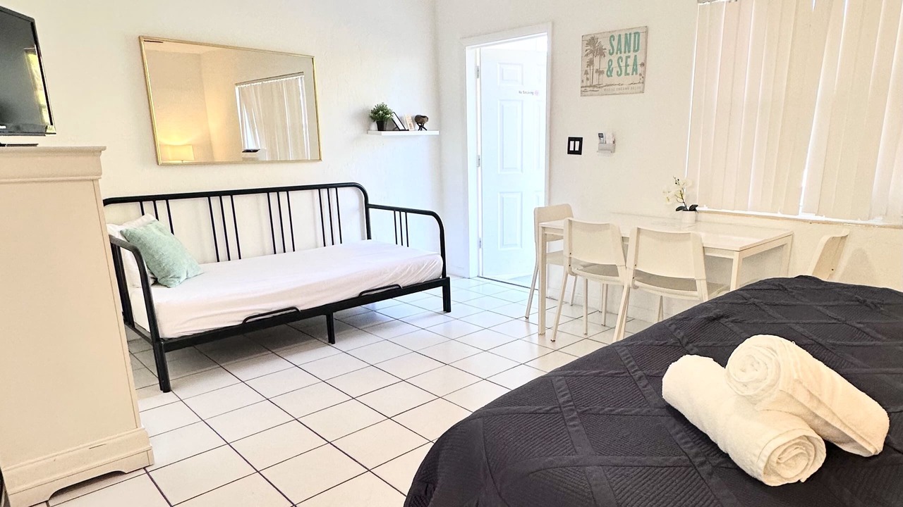 Photo of Bedroom in Hollywood South Central Beach