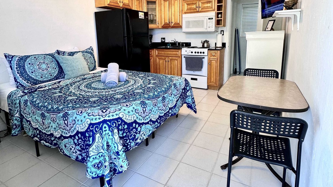 Photo of Bedroom in Hollywood South Central Beach