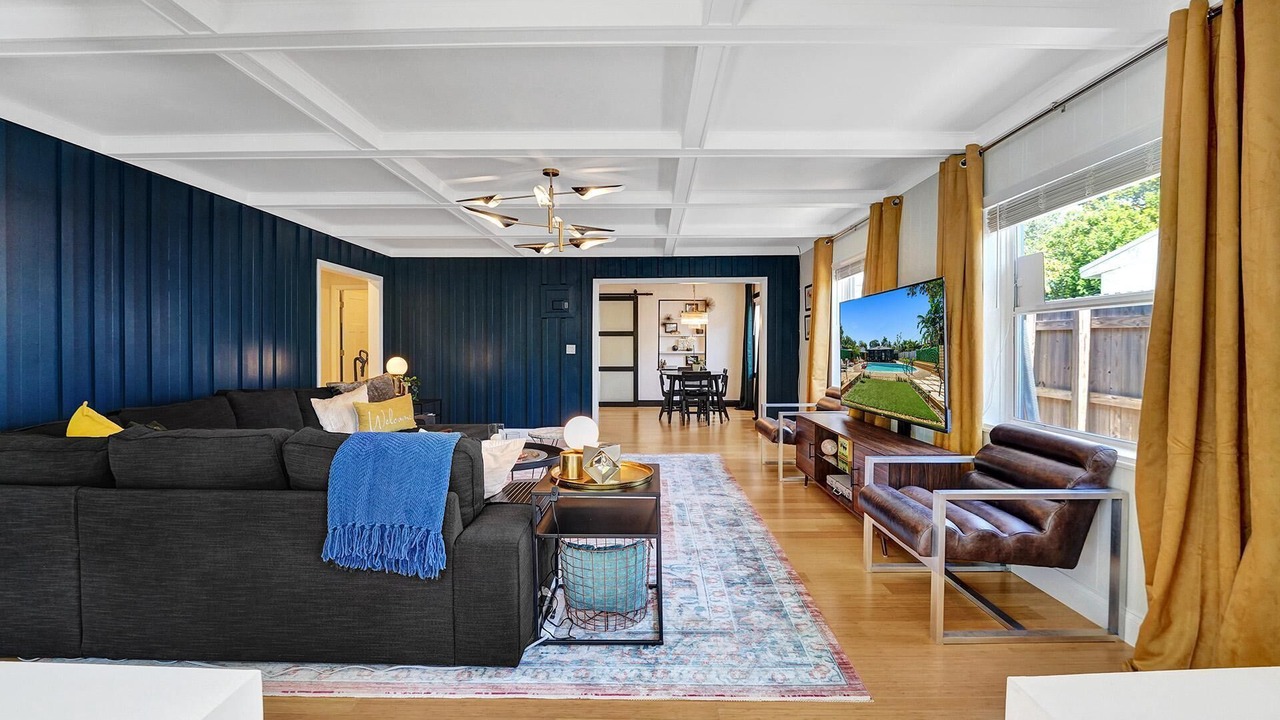 Photo of Livingroom in South Middle River