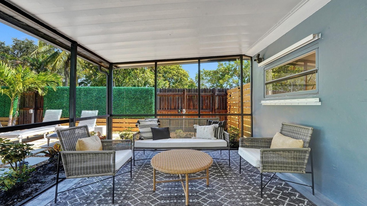 Photo of Patio Balcony in South Middle River