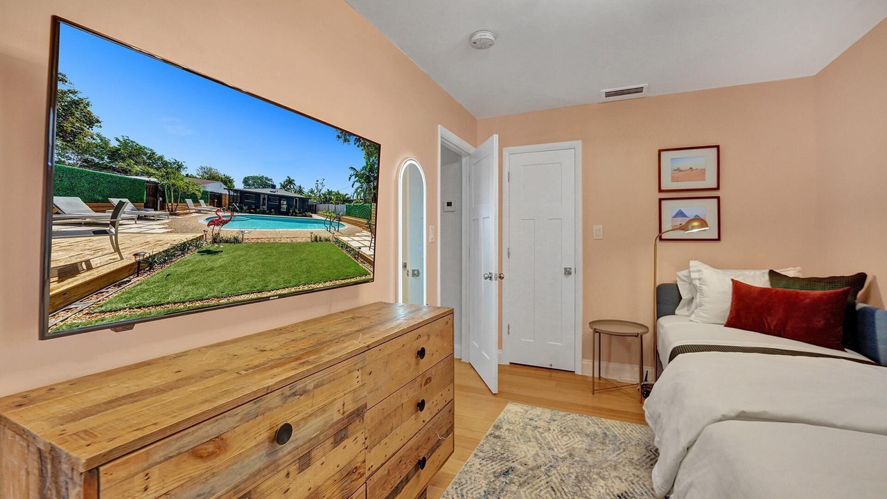 Photo of Bedroom in South Middle River